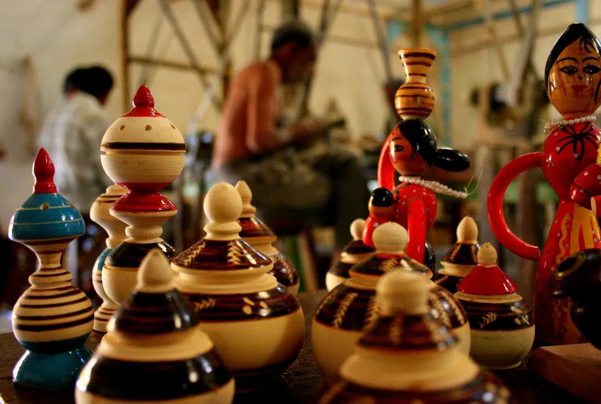 Turned and lacquered pieces in Channapatna, Karnataka — Meeran Art & Crafts